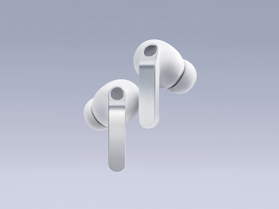Белые Samsung Galaxy Buds4 Pro на серебристом фоне